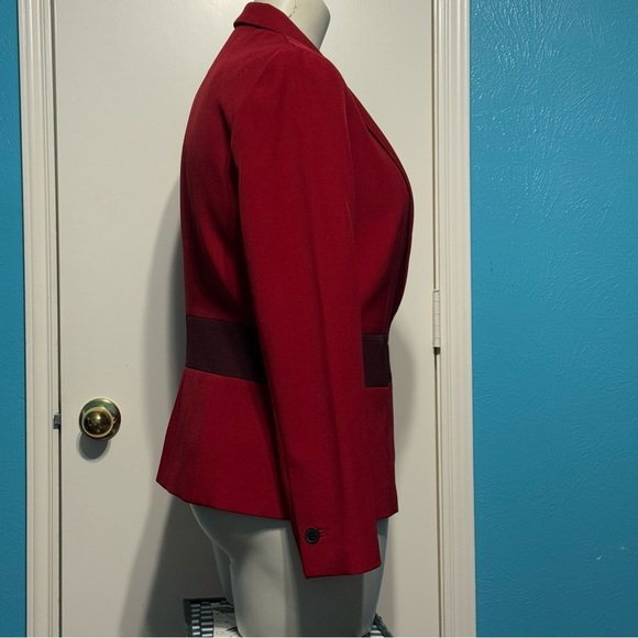 Anne Klein Red Blazer Notched Lapels Fitted Silhouette contrasting waist band 12 - Picture 3 of 16